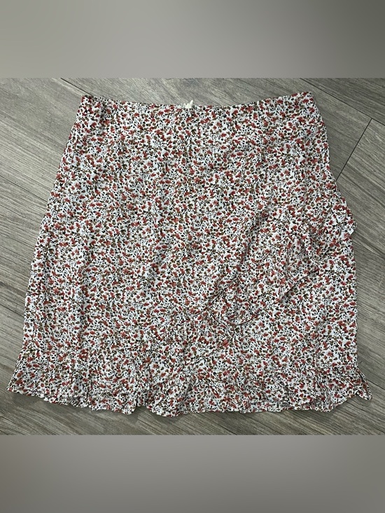 Princess Polly Dresses & Skirts - Princess Polly White Mini Skirt with Red Floral Pattern